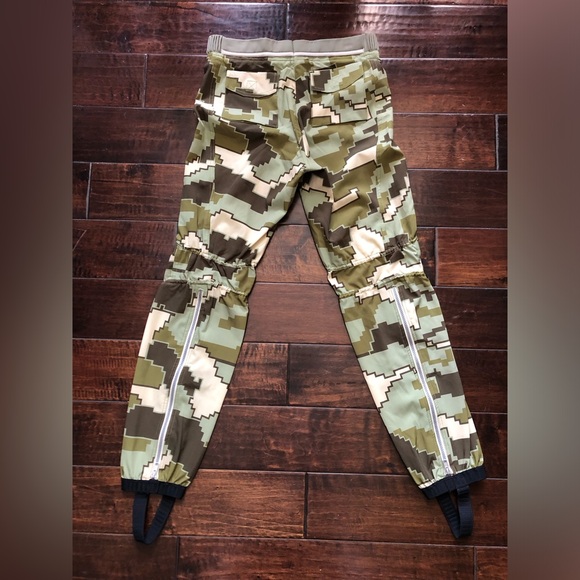 Green and Black Cargo Pants with Tapered Jogger Style - Picture 2 of 6